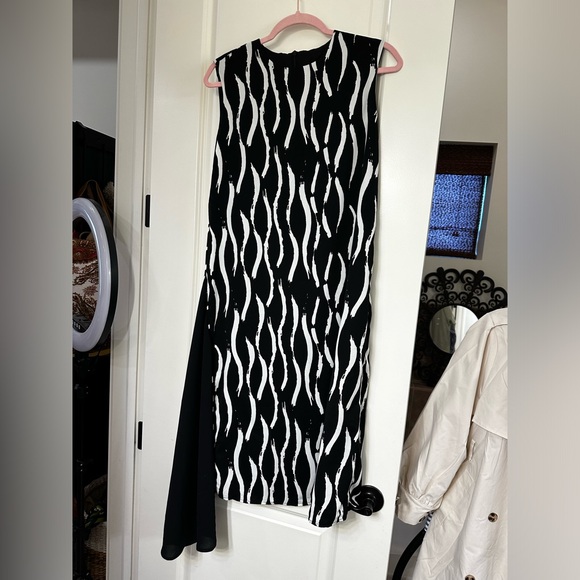 Abstractct Print Dress - Picture 10 of 12